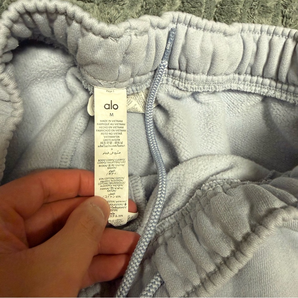 ALO Yoga Size Medium Wide Leg Accolade Sweatpants in Winter Frost Preppy Casual - Picture 5 of 8